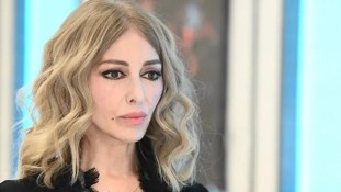 Aşk-ı Memnu'nun Matmazel'i Zerrin Tekindor Çok Uzak Çok Yakın Dizi Kadrosuna Katıldı! 