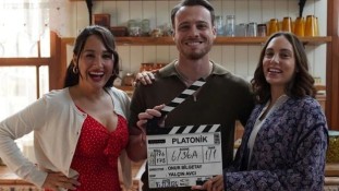 Platonik Mavi Dolunay Oteli Dizi Konusu ve Oyuncu Kadrosu 